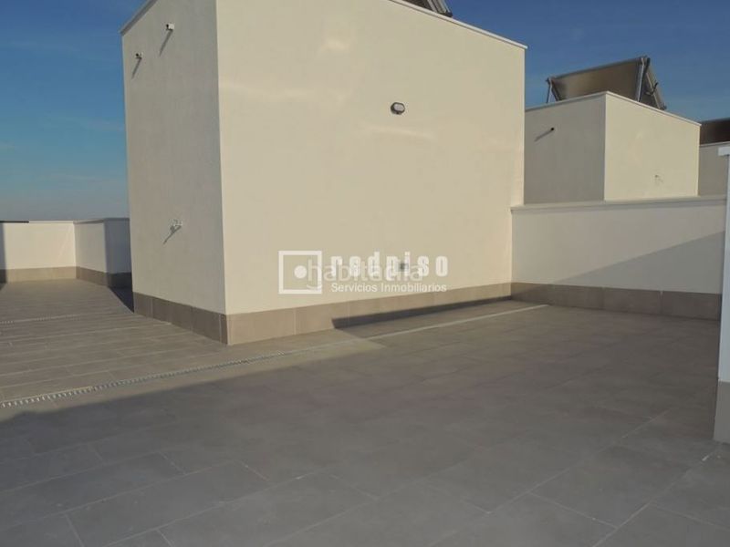 Foto b5a5b2f4-3aa4-4a6d-8efb-65f93f063f38. Chalet mit heizung parking in Buenavista Getafe