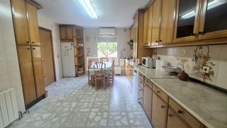 Chalet in Sector 3. Chalet de 227m2, 4 plantas, 3 dormitorios, 2 baños, salón, cocin