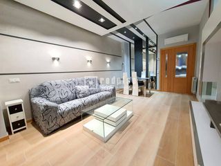 Piso en Buenavista. Piso de 82m2 más patio de 30m2, 2 dormitorios, despacho, 2 baños