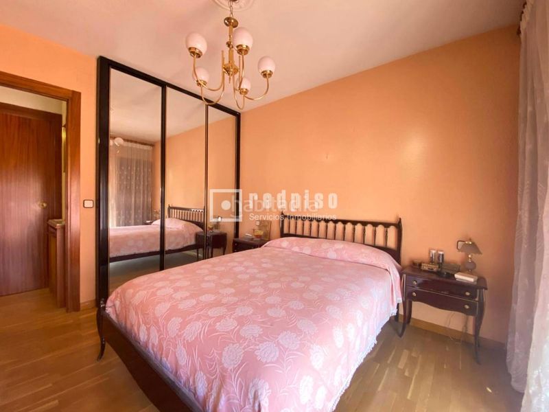 Foto 5ebcb13a-294f-4d93-8175-aed42e5ae8cf. Chalet avec chauffage parking dans Sector 3 Getafe
