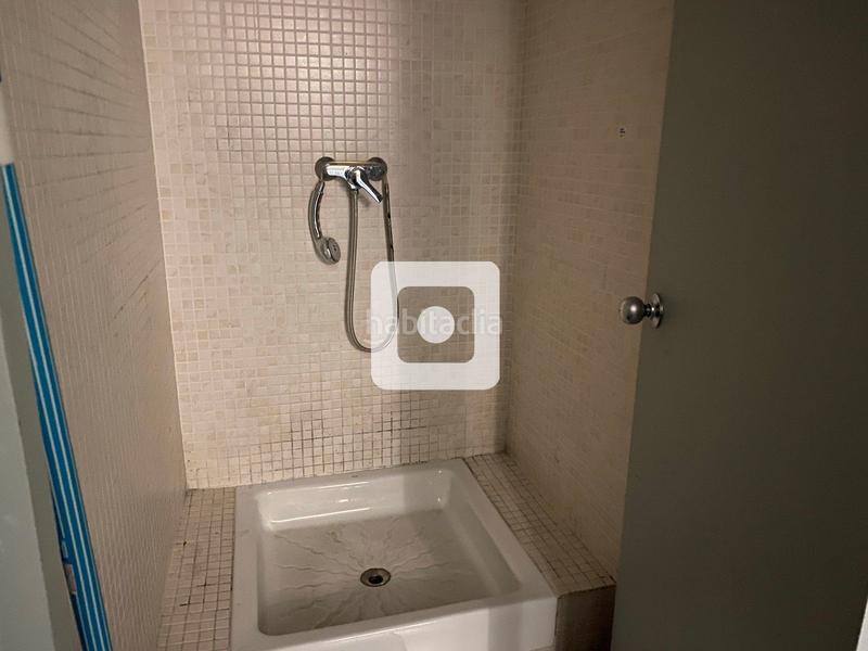 Foto f20baaf8-bb8b-4500-b164-81bdde32abf8. Lloguer local comercial a Barri del Centre Terrassa