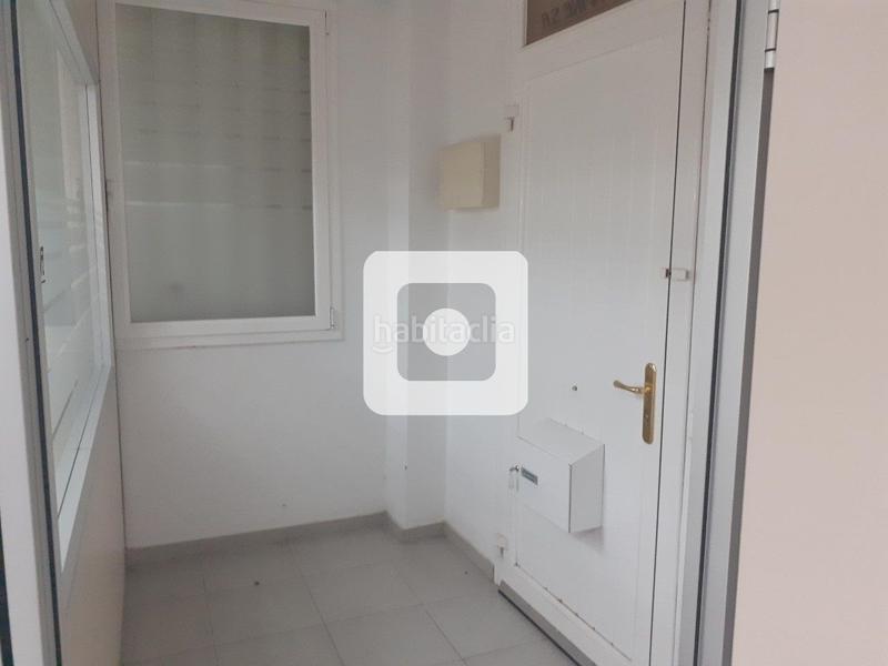 Foto 4402962a-ff9c-4d04-9284-e591eee1ef88. Lloguer oficina a Torrent d'en Pere Parres Terrassa