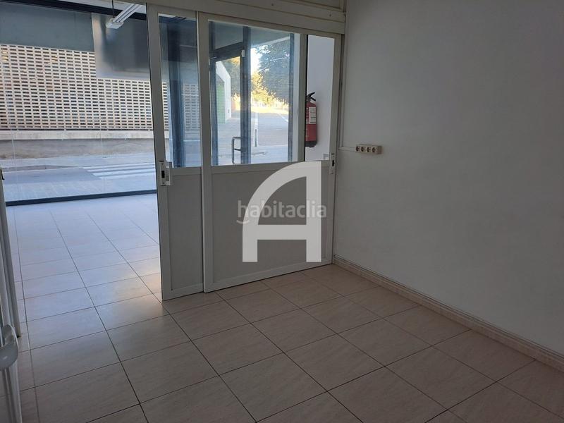 Foto 0070a4de-b777-4a7a-8436-397488cfee09. Alquiler local comercial local esquinero en alquiler en c. infant martí, en Terrassa
