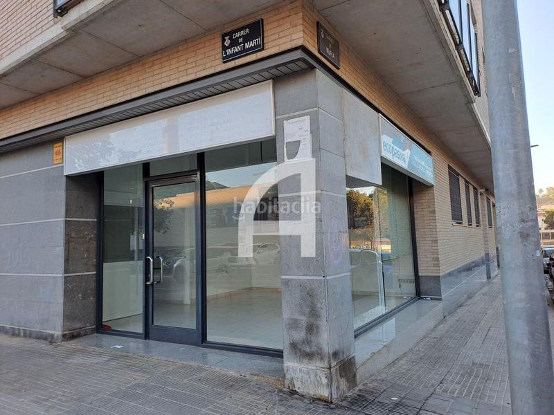 Foto 25edf7da-337a-40ee-a3e7-785e66974eb4. Alquiler local comercial local esquinero en alquiler en c. infant martí, en Terrassa