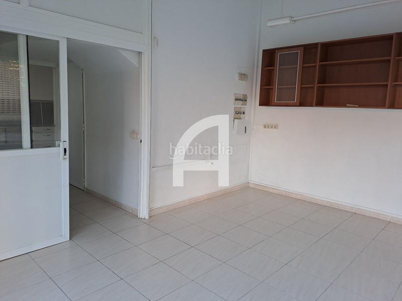 Foto 2fd396ea-54a1-43c4-8c04-0a8b48e44c6f. Alquiler local comercial local esquinero en alquiler en c. infant martí, en Terrassa