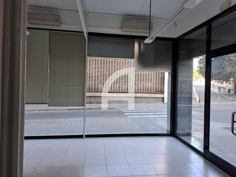 Foto 8ab17965-6796-4cf3-ad6f-a335834802df. Alquiler local comercial local esquinero en alquiler en c. infant martí, en Terrassa