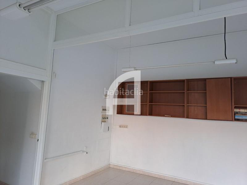 Foto a2b0bf2d-8bdc-4b6c-bea9-6f2387ca4b56. Alquiler local comercial local esquinero en alquiler en c. infant martí, en Terrassa