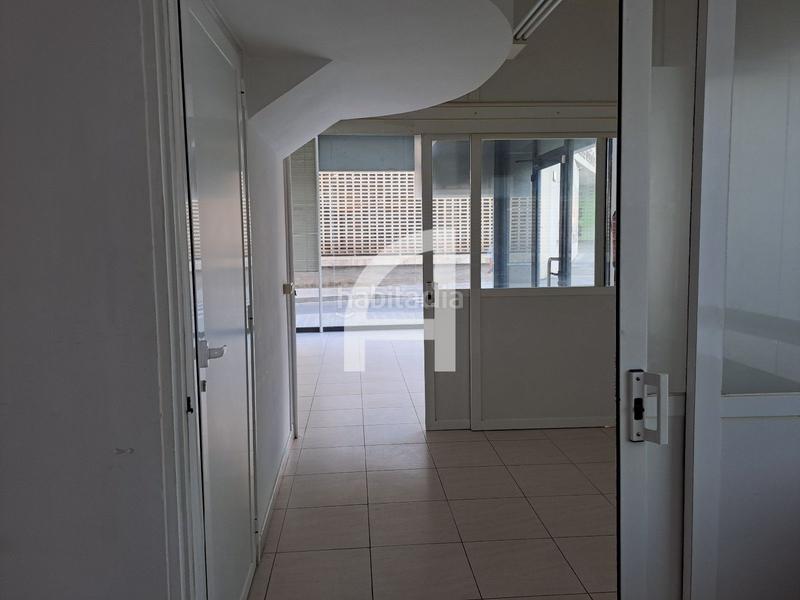 Foto b30f580e-cbc5-4e38-b923-d991ebb6ddcd. Alquiler local comercial local esquinero en alquiler en c. infant martí, en Terrassa