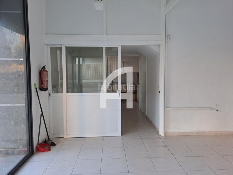 Foto c480b106-bded-492f-904d-dec953b82e4b. Alquiler local comercial local esquinero en alquiler en c. infant martí, en Terrassa