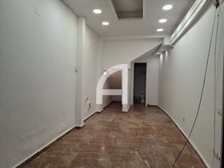 Location Local commercial  Del vall. Local alquiler en el centro de terrassa
