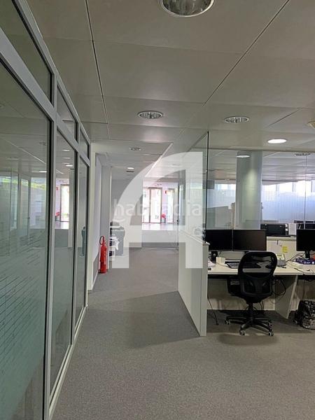 Foto 3d09df2f-e3e7-4054-8721-5fb2c6bc1f00. Alquiler local comercial  en el centro en Terrassa