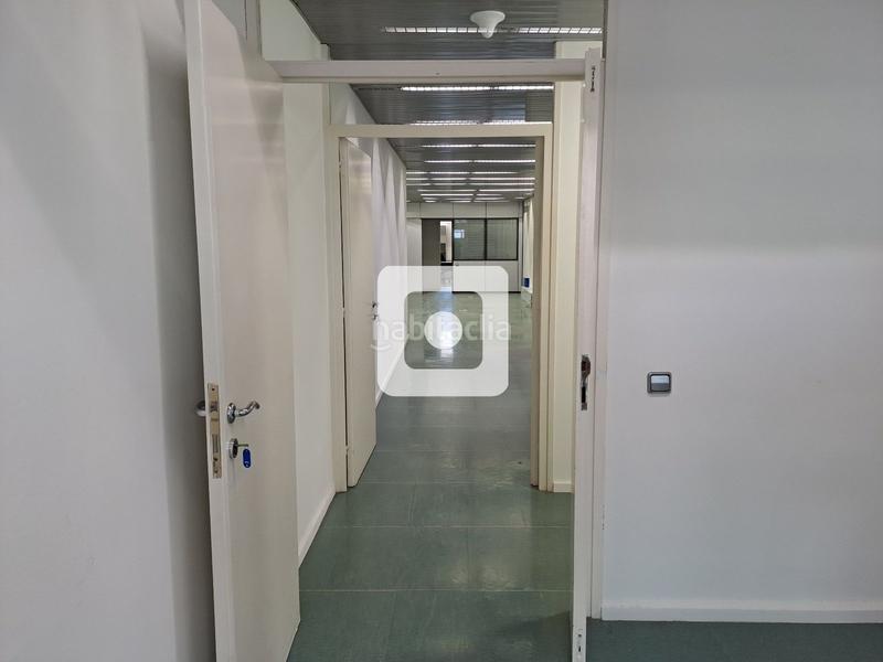 Foto 68343a78-8d11-4819-bf24-1ecc76bf594a. Location local commercial dans Barri del Centre Terrassa