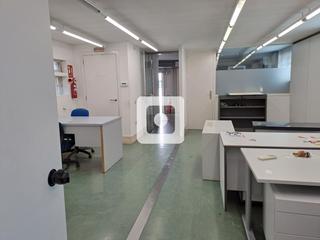 Location Local commercial  Societat. Local de alquiler en terrassa