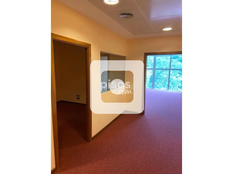 Foto bc7e3a2f-fed6-4166-b05a-b686f11b9f96. Location bureau dans Zona Esportiva Terrassa