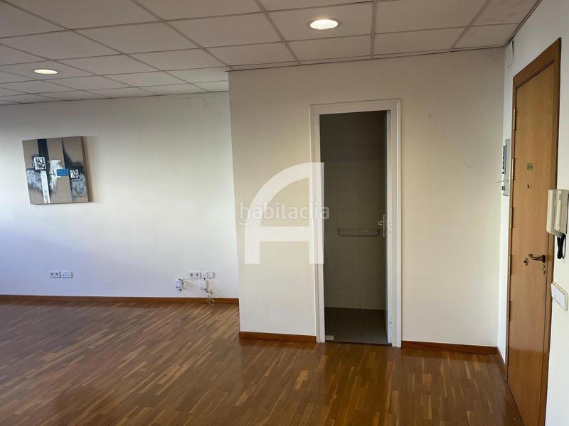 Foto 5a590635-28ef-4476-bf6e-67dc17d36a60. Alquiler oficina  en calle de la font vella, cerca de plaça vella, en Terrassa