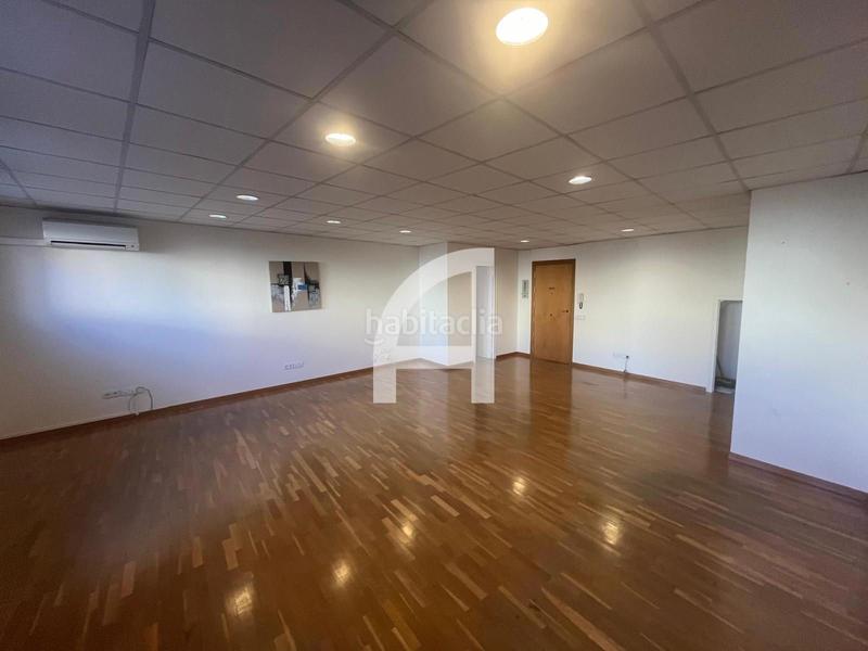 Foto 7fd9df66-72fd-45e3-ba52-2e4c9c71220c. Alquiler oficina  en calle de la font vella, cerca de plaça vella, en Terrassa