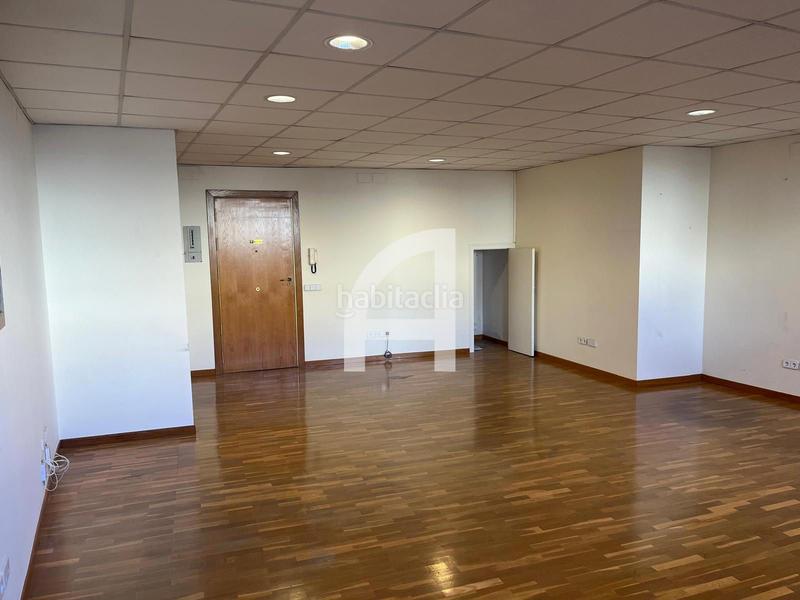 Foto bef186d9-95ec-499a-bf37-a7dd2853e202. Alquiler oficina  en calle de la font vella, cerca de plaça vella, en Terrassa