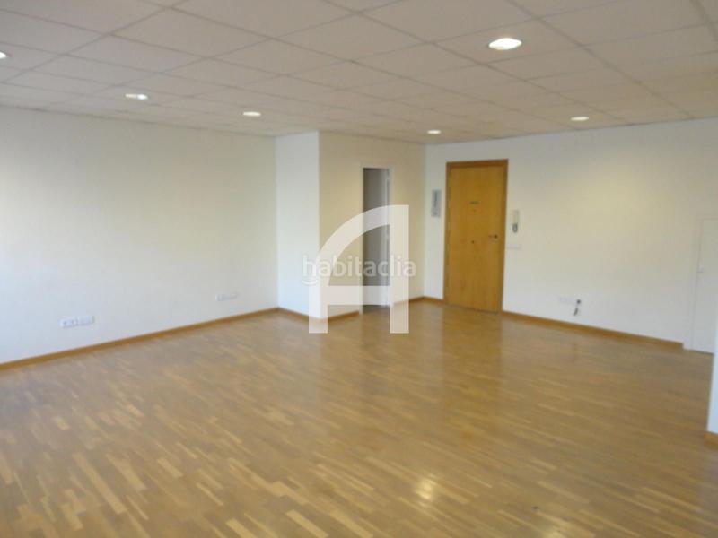 Foto 6a416b9d-7917-4396-b836-0f2fb909d009. Location bureau avec chauffage dans Barri del Centre Terrassa