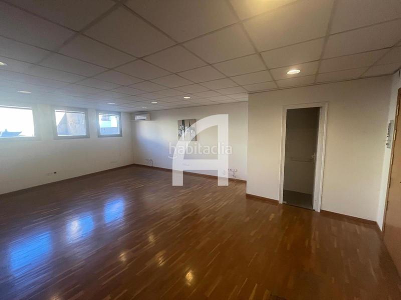 Foto 6f549eab-dadc-490d-98a0-bc90ea9b0295. Location bureau avec chauffage dans Barri del Centre Terrassa