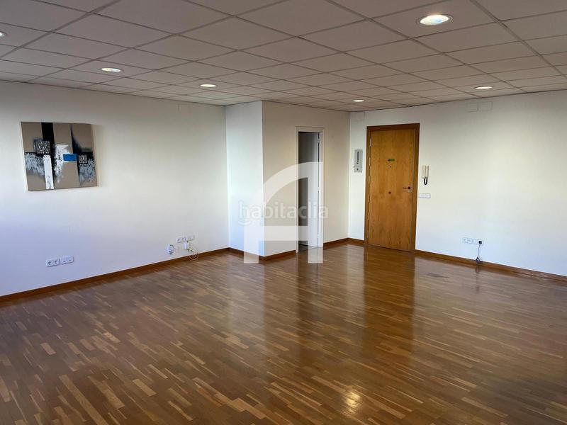 Foto bf68170a-2d31-4d57-b9ed-19881d44a341. Location bureau avec chauffage dans Barri del Centre Terrassa