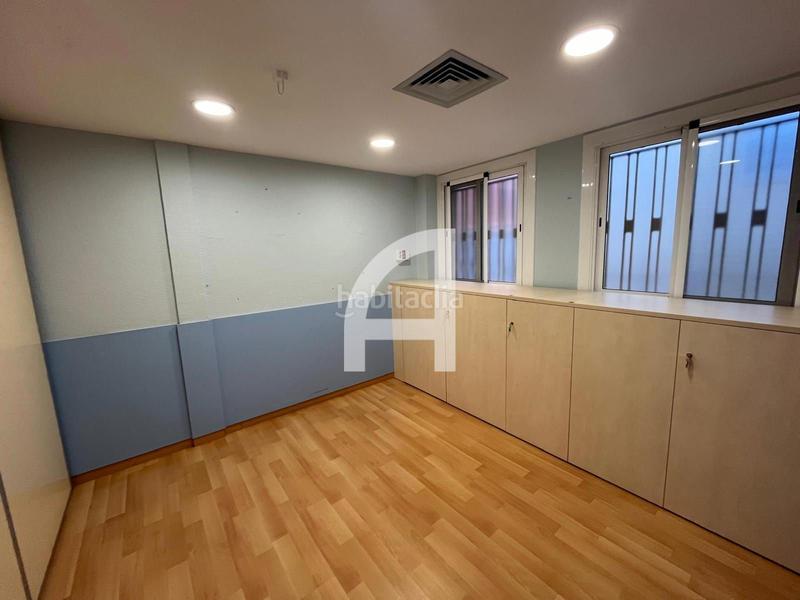 Foto ed8c3c79-b2a2-4434-9e97-424bc8a031d4. Location bureau avec chauffage dans Barri del Centre Terrassa