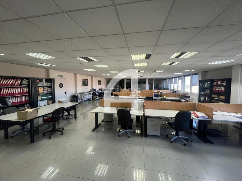 Foto 53e2d549-47a4-40d6-b791-909c08d9a822. Bâtiment à usage industriel dans Polígon Industrial Santa Margarida Terrassa