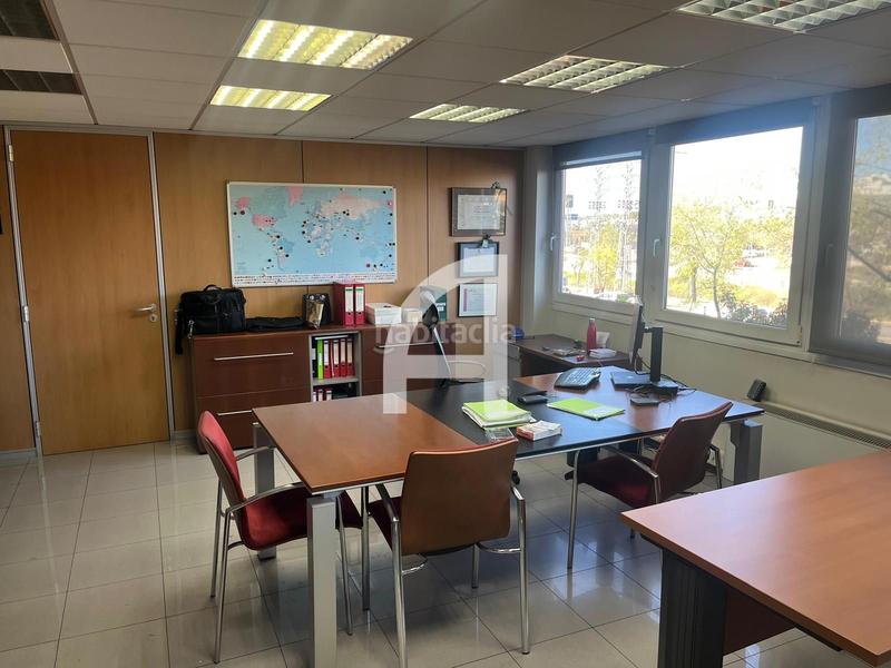 Foto f25d9f39-3bb2-424f-9b65-4245f05e338d. Bâtiment à usage industriel dans Polígon Industrial Santa Margarida Terrassa