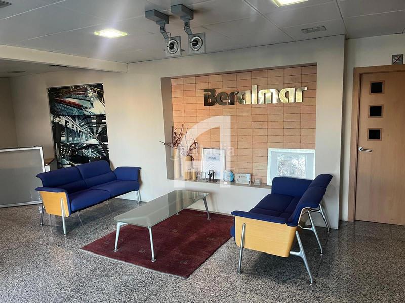 Foto f9f0d70f-8675-4694-bae1-c6cac7ad2934. Bâtiment à usage industriel dans Polígon Industrial Santa Margarida Terrassa