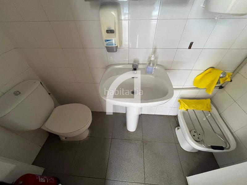 Foto 24dc458e-72bb-4cd4-b473-7a8c2419cc61. Alquiler local comercial local de alquiler esquinero a pocos minutos del centro en Terrassa