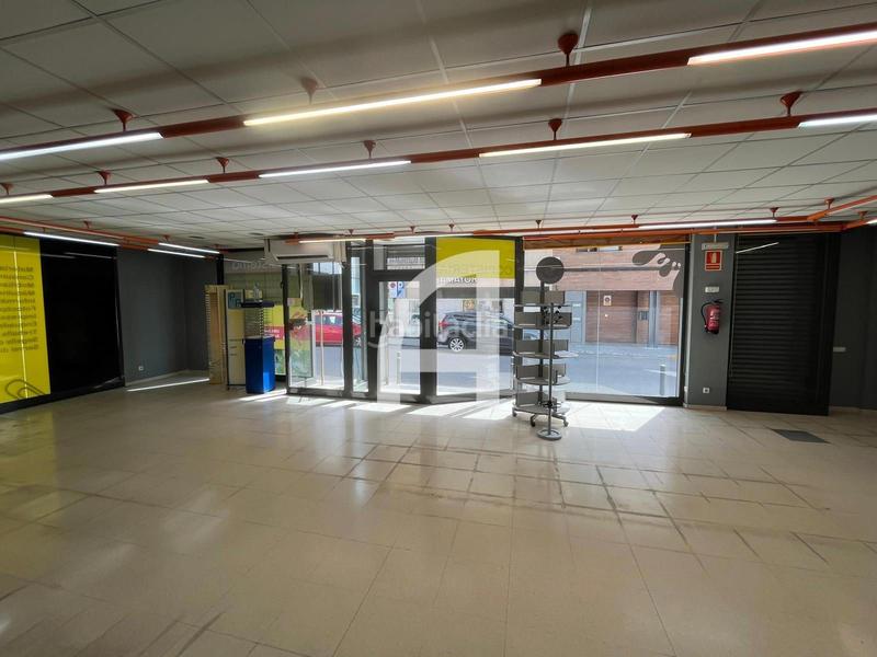 Foto 75276bb6-8ce0-48a6-86af-cea191a22abe. Alquiler local comercial local de alquiler esquinero a pocos minutos del centro en Terrassa
