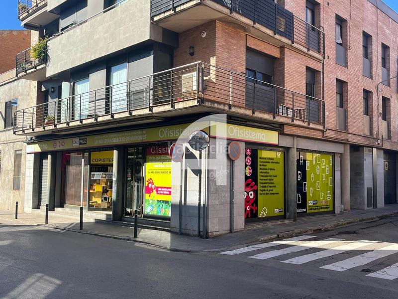 Foto 8d3eeef6-2779-44ad-93fc-cc722c8d2fc2. Alquiler local comercial local de alquiler esquinero a pocos minutos del centro en Terrassa