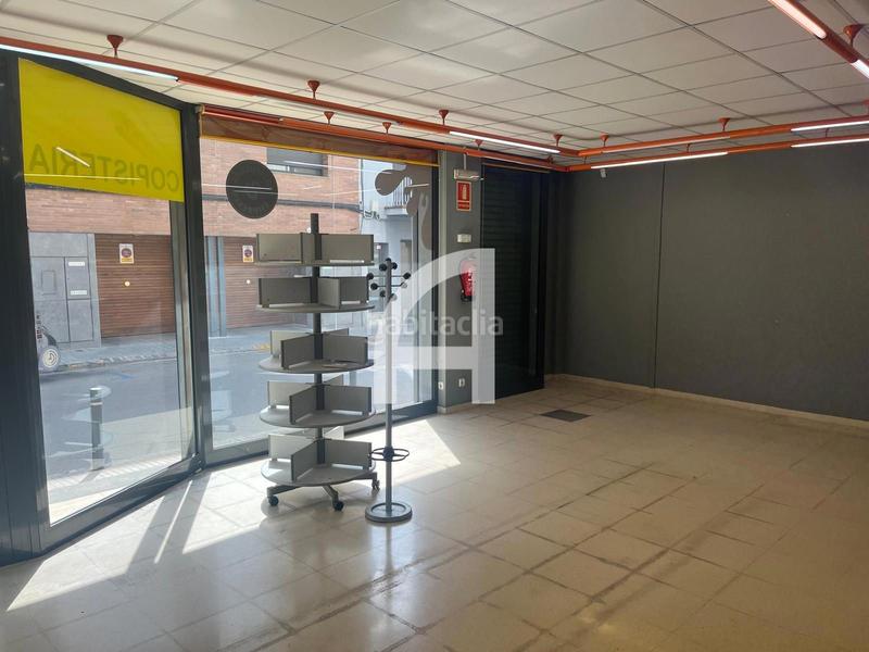 Foto efa43d60-7739-4079-926c-eea024ee5ac9. Lloguer local comercial a Ca n'Aurell Terrassa