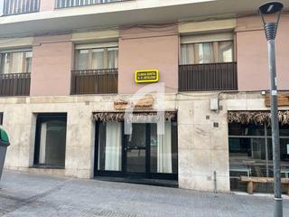 Location Local commercial  Carrer nou de sant pere. Local comercial de alquiler en el centro