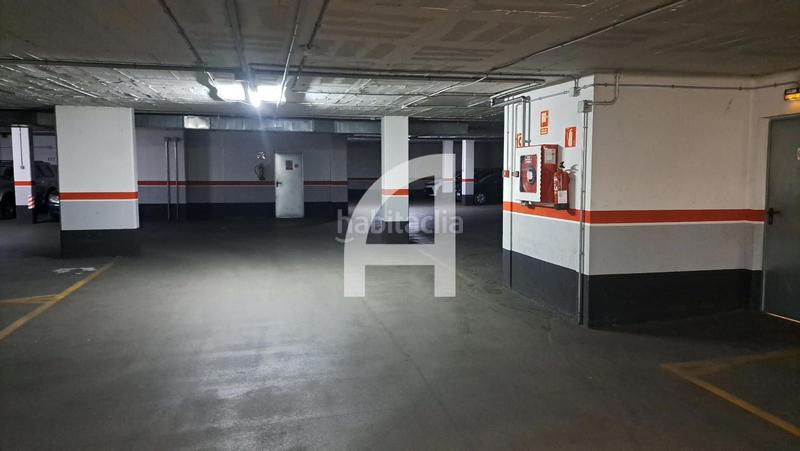 Foto a0fbf452-772a-4a8e-86fc-78f217dd4214. Parking coche varias plazas de parking en venta en pleno centro en Terrassa