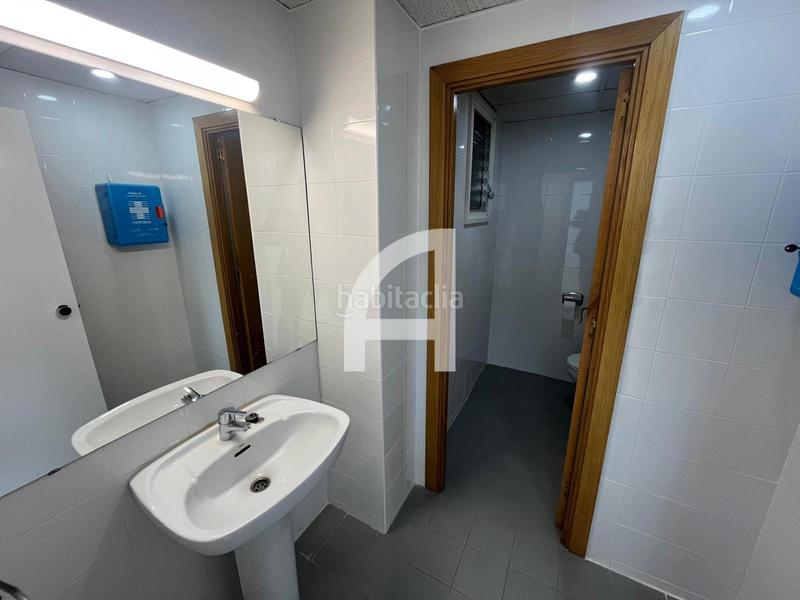 Foto 1c377574-eef4-48c0-83fd-0b70af87b3e1. Affitto ufficio in Ca n'Aurell Terrassa