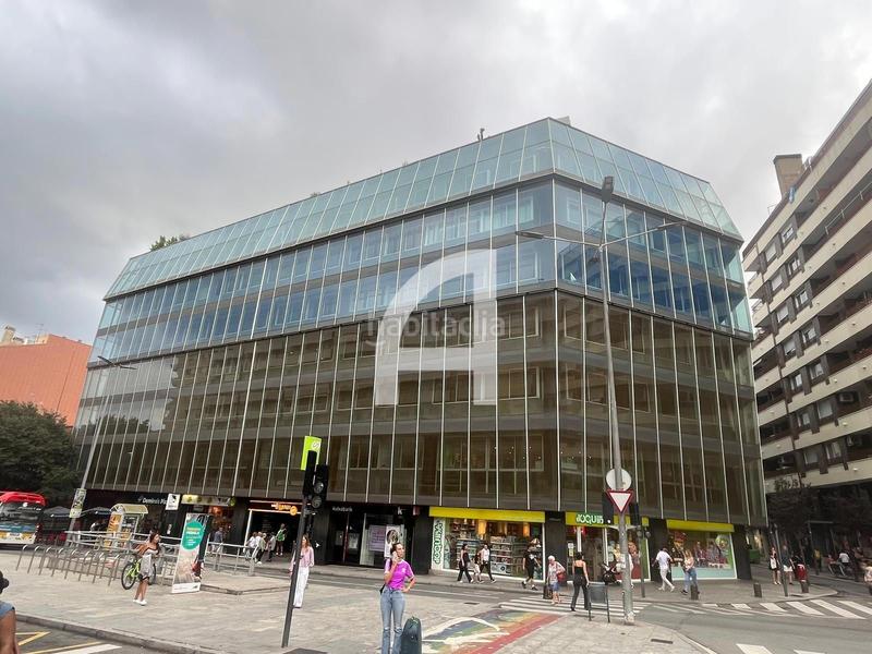 Foto fdf0d65e-b400-4962-89b3-c12e078b5af7. Affitto ufficio in Ca n'Aurell Terrassa