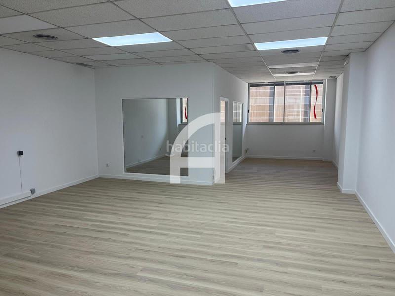 Foto 21884257-45b6-4718-ba65-722b8515c0a3. Lloguer oficina a Ca n'Aurell Terrassa