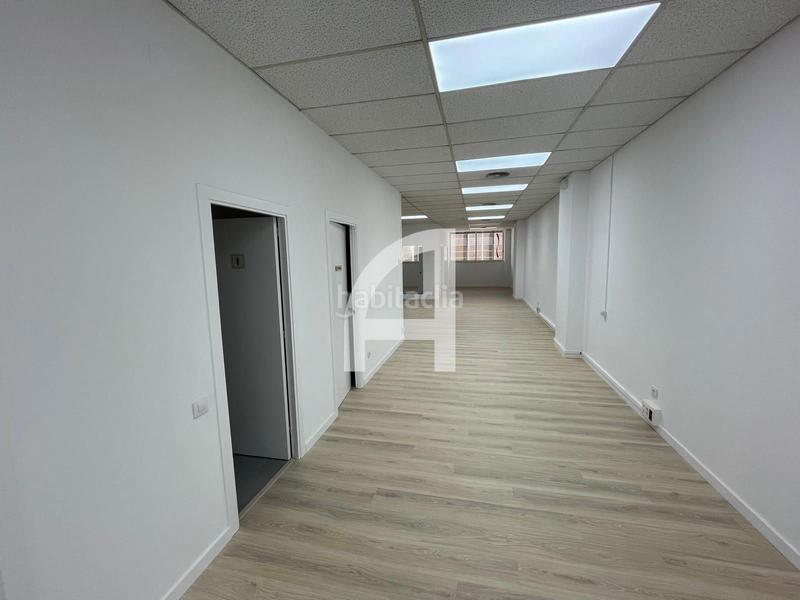 Foto ee264097-40c2-491a-ba0f-95ed80677d78. Lloguer oficina a Ca n'Aurell Terrassa