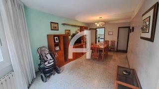 Pis  Avinguda dàngel sallent. Piso de 3 habitaciones con balcón en el barrio de ca naurell