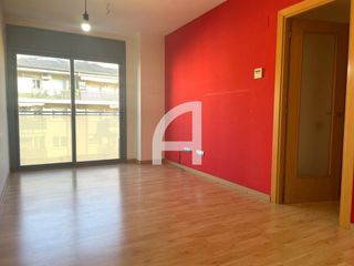 Pis  Rambla de francesc maci�. Pisos de 2 habitaciones en sant pere nord