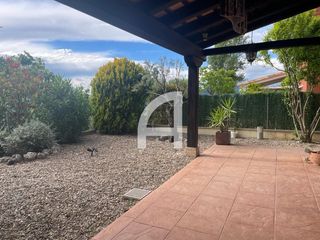 Reihenhaus  Plaça dels 4 vents. Casa  en venta en ullastrell con vistas panoràmicas