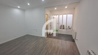 Flat  Carrer del pintor borrassà, 153. Planta baja reformada con entrada independiente en sant pere nor