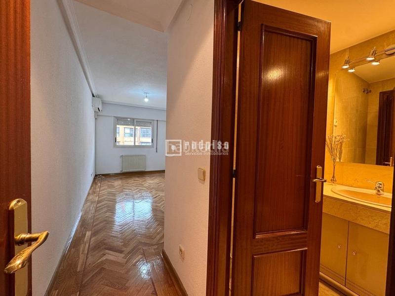 Foto 712250fd-7f98-4c72-8beb-a601b285bdf2. Location appartement avec chauffage parking piscine dans Madrid