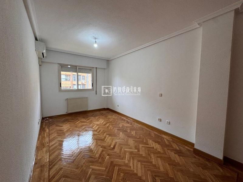 Foto db1f8a29-de66-4cf2-906e-11a0d6673f42. Location appartement avec chauffage parking piscine dans Madrid