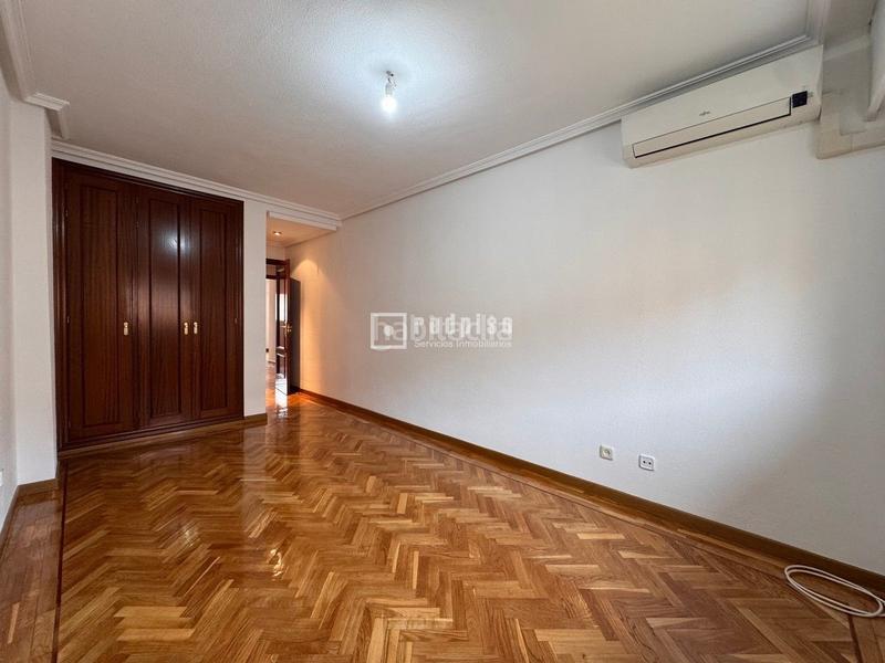 Foto dd24a40c-4983-4d9d-9b93-142f6a49f257. Location appartement avec chauffage parking piscine dans Madrid