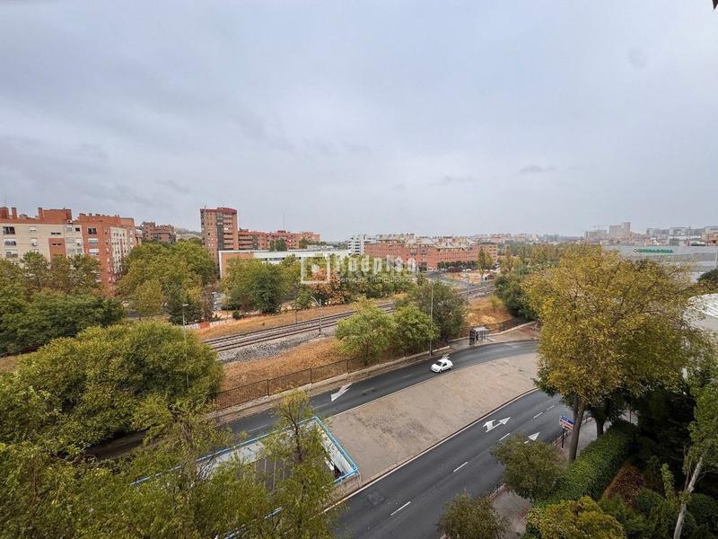 Foto f06ebd54-92a9-4206-9a05-87172537f5af. Lloguer pis amb calefacció aparcament piscina a Legazpi Madrid