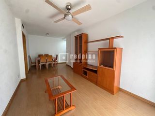 Rent Flat  Del divino vallés. Redpiso legazpi alquila piso de 2 dormitorios con plaza de garaj
