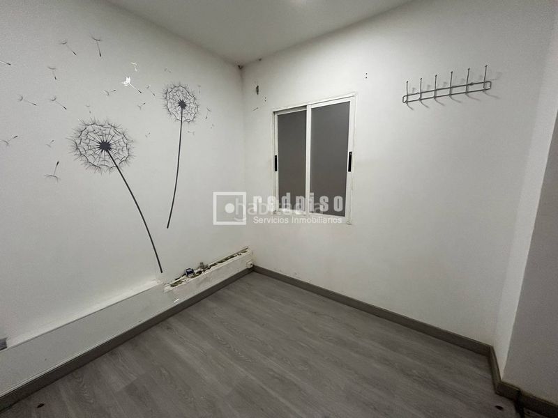Foto f2cbc03f-c2f3-4409-804c-423e81ecf2c3. Rent business premise in Chopera Madrid