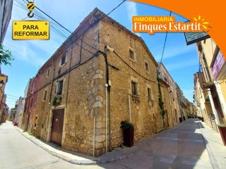 Casa a Torroella de Montgrí. Oportunidad de inversión casa de piedra de 216 m con 10 habitaci