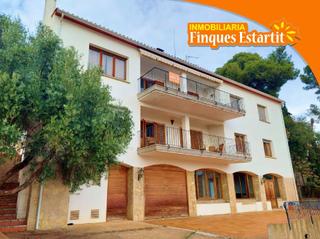 Casa a LEstartit Poble. Mansion en venta
